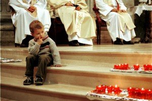 Enfant à la messe