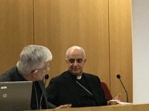 Mgr Olivier Leborgne, évêque d'Amiens et président de la CECC et Mgr Rino Fisichella, président du Conseil pontifical pour la promotion de la nouvelle évangélisation.