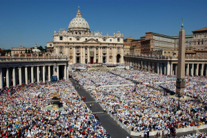 Rome : Canonisation de Padre Pio (saint Pio de Pietrelcina) par Jean-Paul II devant une foule de 300 000 fidèles massés sur la Place Saint Pierre.
