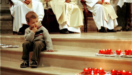 Enfant à la messe